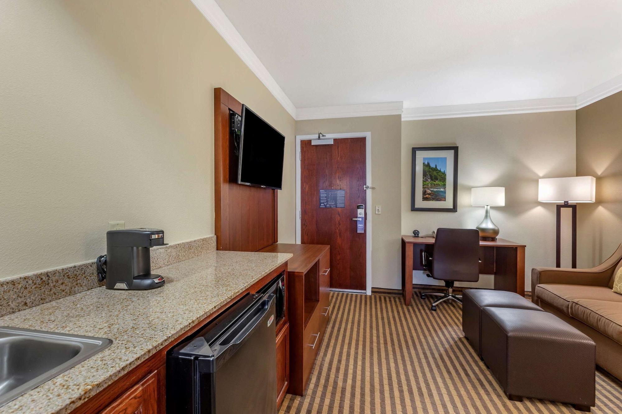 Comfort Suites Visalia - Convention Center Exteriér fotografie