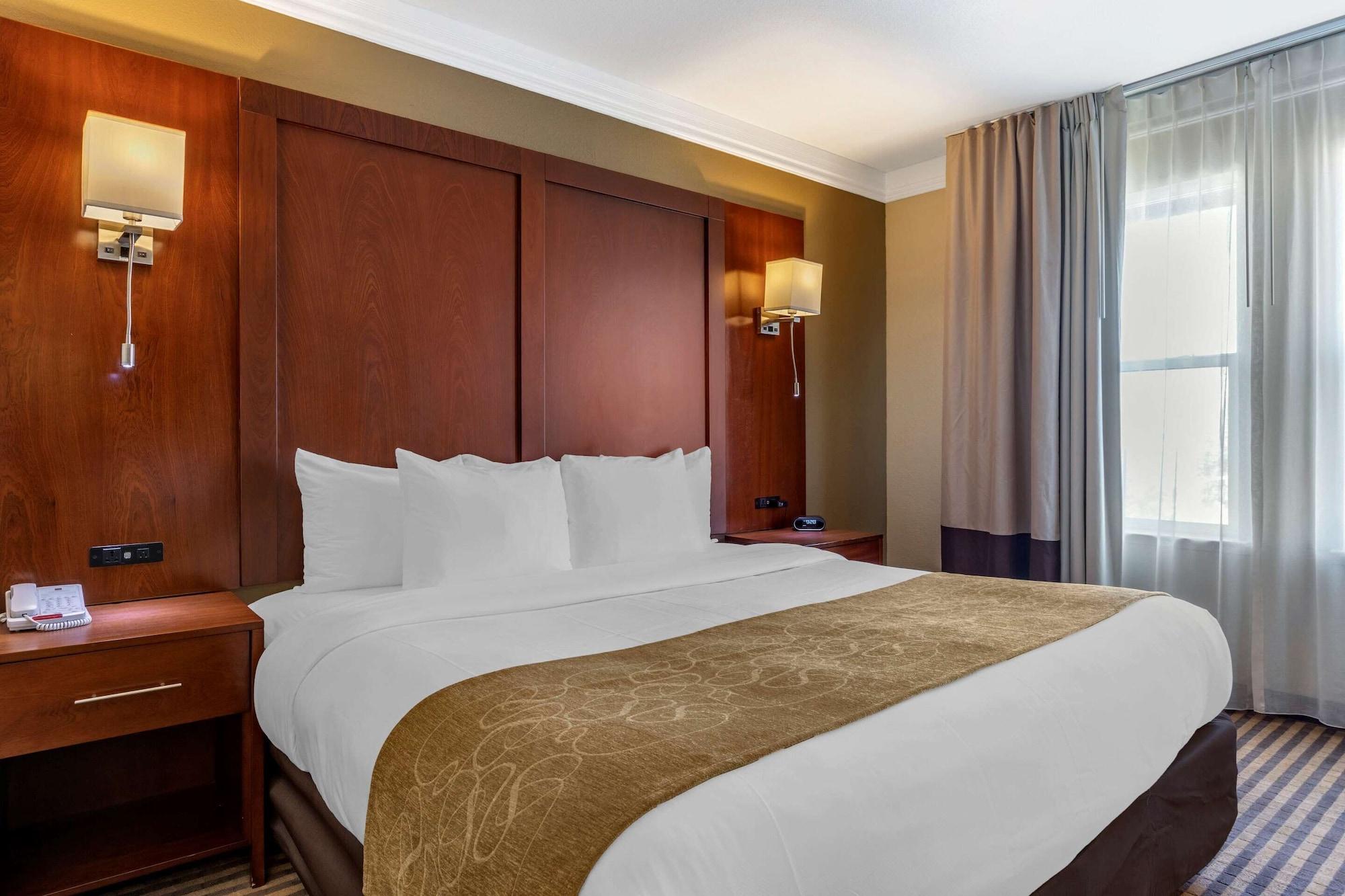 Comfort Suites Visalia - Convention Center Exteriér fotografie