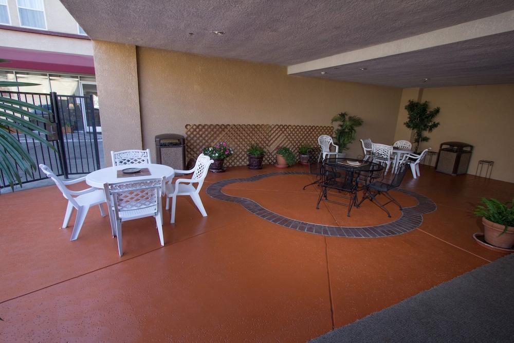 Comfort Suites Visalia - Convention Center Exteriér fotografie