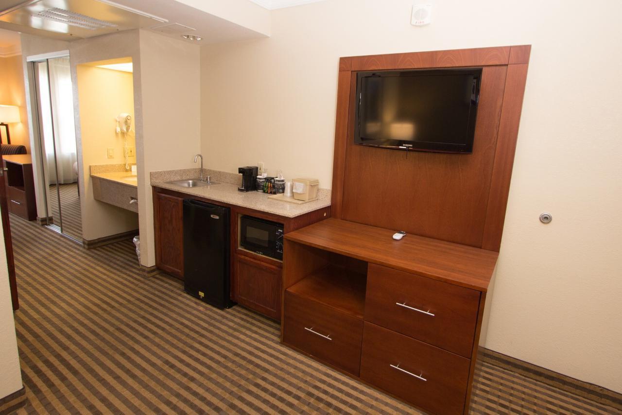 Comfort Suites Visalia - Convention Center Exteriér fotografie