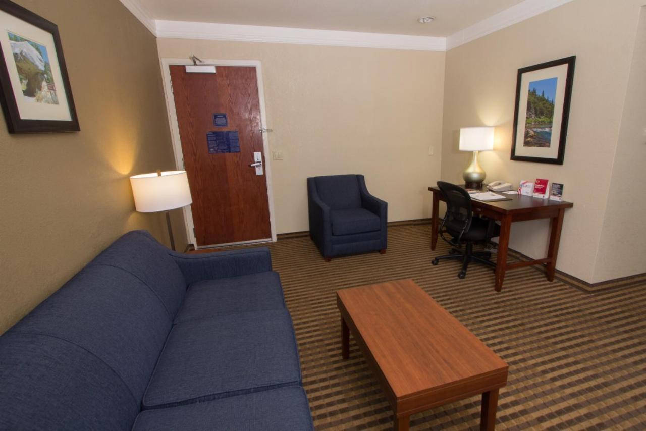 Comfort Suites Visalia - Convention Center Exteriér fotografie
